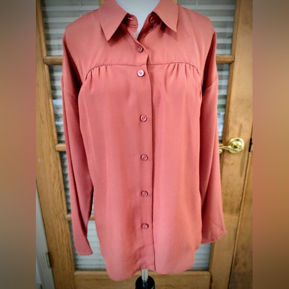 NWOT BCBGeneration Collared Button Up Blouse, Salmon, Medium, Perfect Condition! - Picture 2 of 11